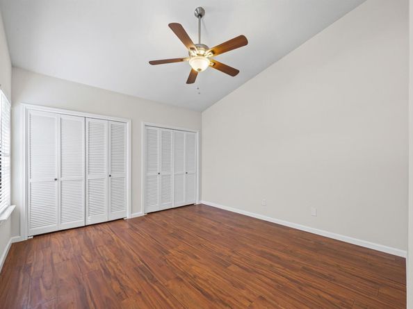 512 Eberhart LN 1402, Austin TX 78745