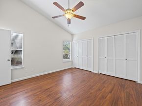 512 Eberhart LN 1402, Austin TX 78745