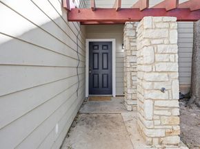 512 Eberhart LN 1402, Austin TX 78745