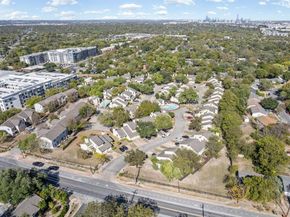 512 Eberhart LN 1402, Austin TX 78745