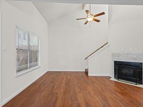 512 Eberhart LN 1402, Austin TX 78745