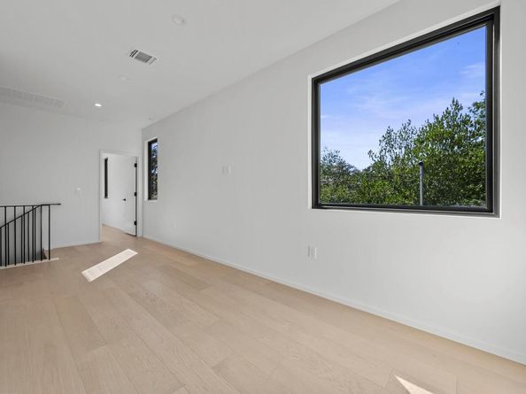 1216 Arcadia Ave 1, Austin TX 78757