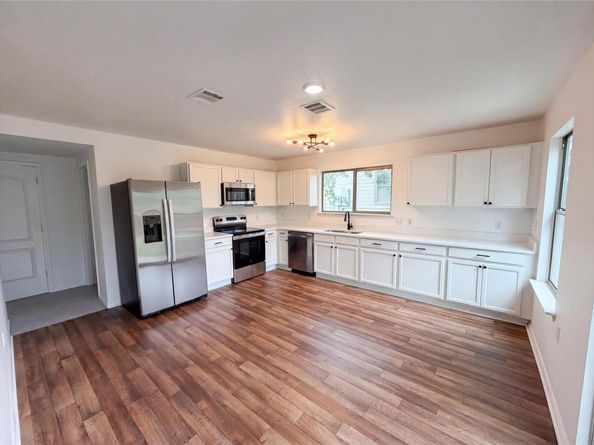 5406 S Hearsey DR, Austin TX 78744