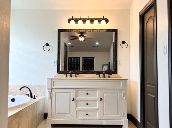 302 Deepwood DR, Georgetown TX 78628