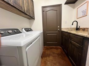 302 Deepwood DR, Georgetown TX 78628