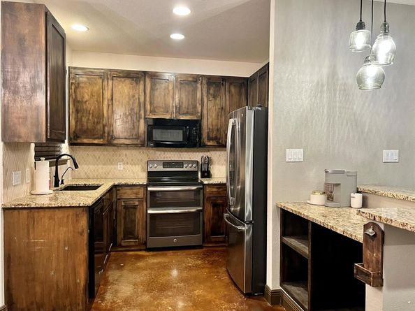 302 Deepwood DR, Georgetown TX 78628