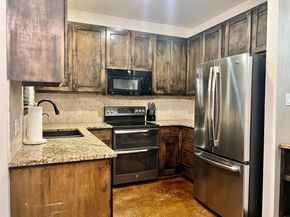 302 Deepwood DR, Georgetown TX 78628