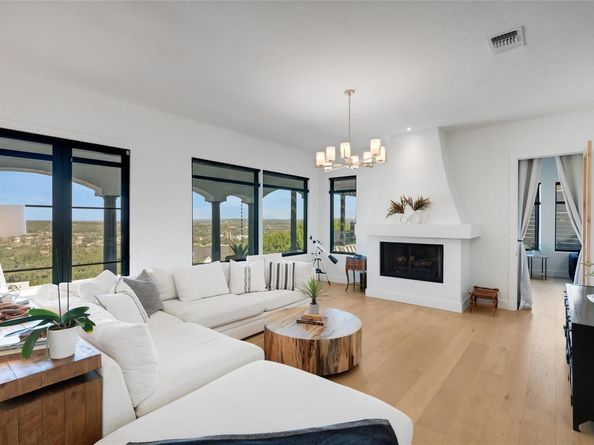 401 Rogart DR, Spicewood TX 78669