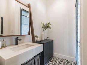 401 Rogart DR, Spicewood TX 78669