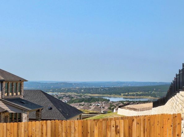 8010 Shining Flor RUN, Lago Vista TX 78645