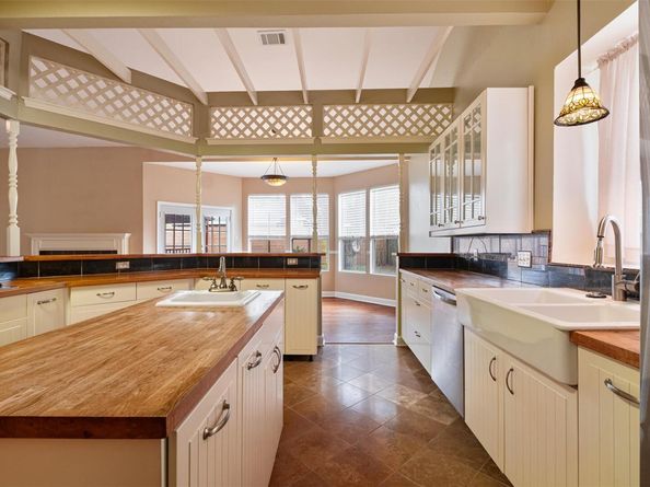 12505 Hunters Chase DR, Austin TX 78729