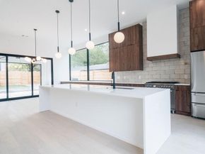 2411 Winsted LN 1, Austin TX 78703