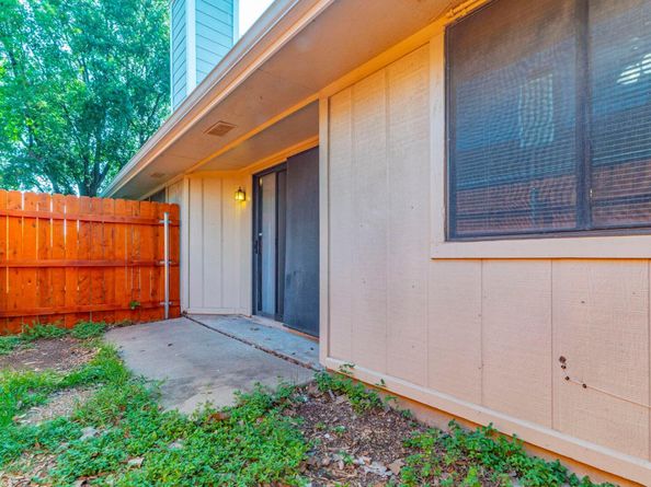 1007 Markham LN B, Austin TX 78753
