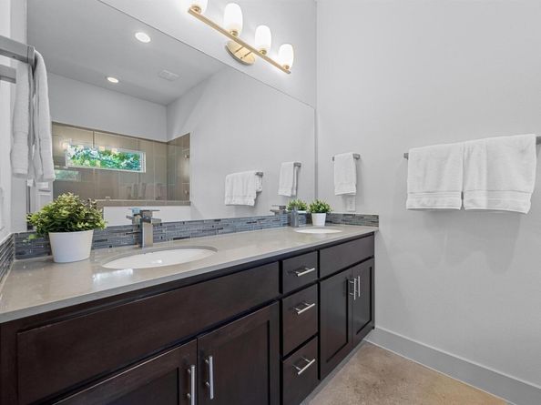 1402 E 11th ST, Austin TX 78702
