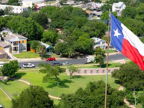 1402 E 11th ST, Austin TX 78702