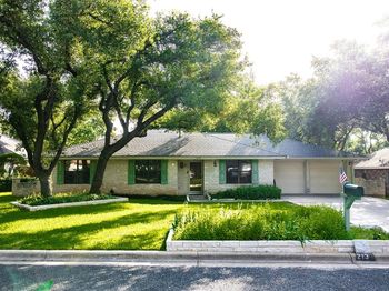 213 Oakwood DR