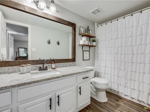 171 Comanche PT, Point Venture TX 78645