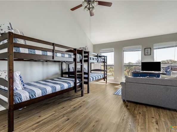 171 Comanche PT, Point Venture TX 78645