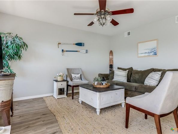 171 Comanche PT, Point Venture TX 78645