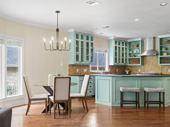 5302 N Scout Island CIR, Austin TX 78731