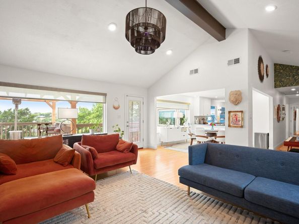 10700 Windridge DR, Austin TX 78759