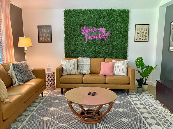 2004 Melissa Oaks LN, Austin TX 78744