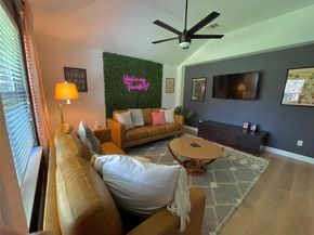 2004 Melissa Oaks LN, Austin TX 78744