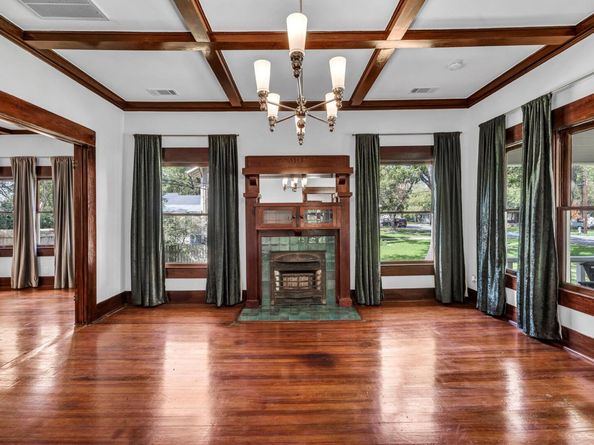 1806 S Main ST, Georgetown TX 78626