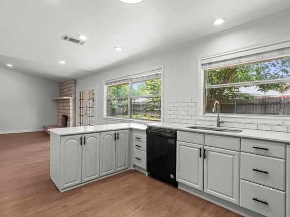 10408 Firethorn LN, Austin TX 78750