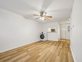 2413 Leon ST 104, Austin TX 78705
