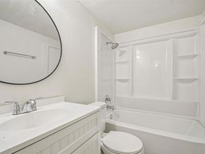 2413 Leon ST 104, Austin TX 78705
