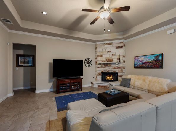 701 W Majestic Oak LN, Georgetown TX 78633