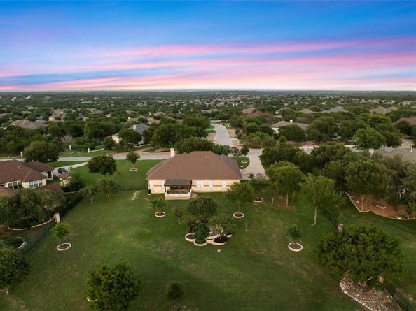 701 W Majestic Oak LN, Georgetown TX 78633