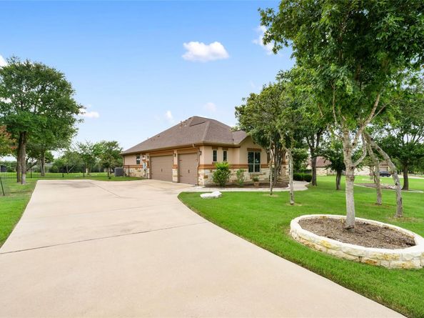 701 W Majestic Oak LN, Georgetown TX 78633