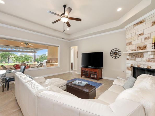 701 W Majestic Oak LN, Georgetown TX 78633