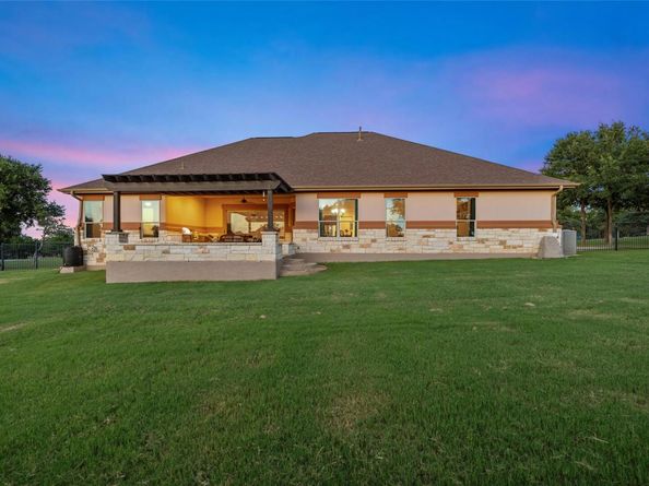 701 W Majestic Oak LN, Georgetown TX 78633