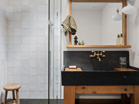 1400 Cripple Creek DR, Austin TX 78758