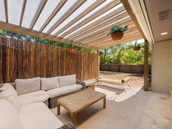 1400 Cripple Creek DR, Austin TX 78758