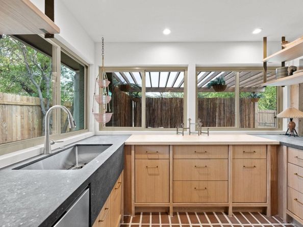 1400 Cripple Creek DR, Austin TX 78758