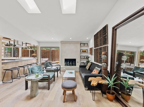 1400 Cripple Creek DR, Austin TX 78758