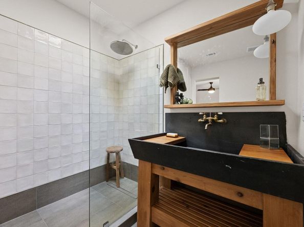 1400 Cripple Creek DR, Austin TX 78758