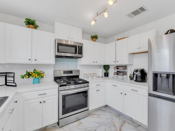 18400 Sun Haven CV, Elgin TX 78621