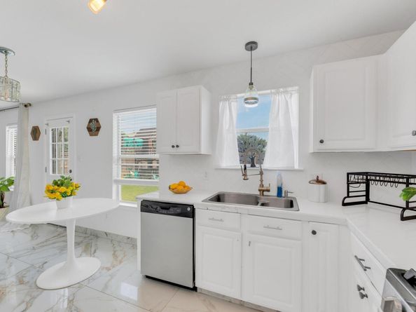 18400 Sun Haven CV, Elgin TX 78621