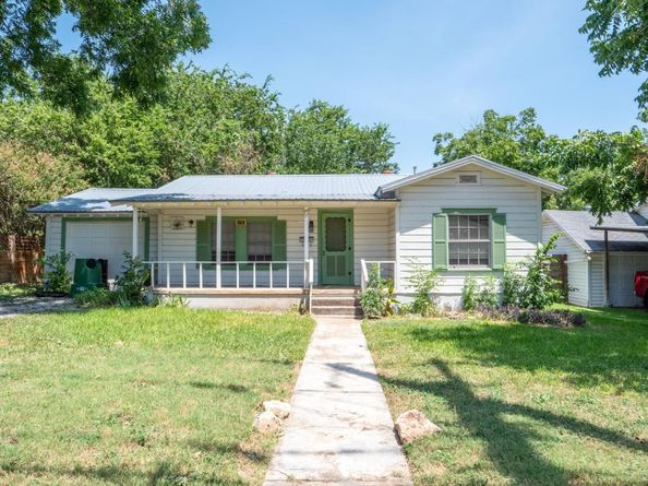 704 E Austin Ave, Round Rock TX 78664