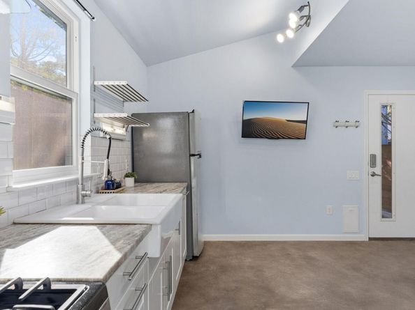 1309 Singleton Ave 2, Austin TX 78702