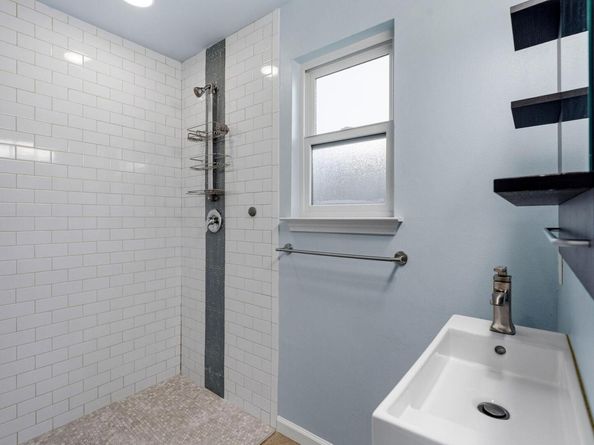 1309 Singleton Ave 2, Austin TX 78702