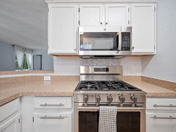 1009 Laurelleaf DR, Pflugerville TX 78660