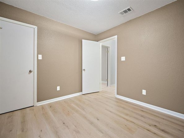 1009 Laurelleaf DR, Pflugerville TX 78660
