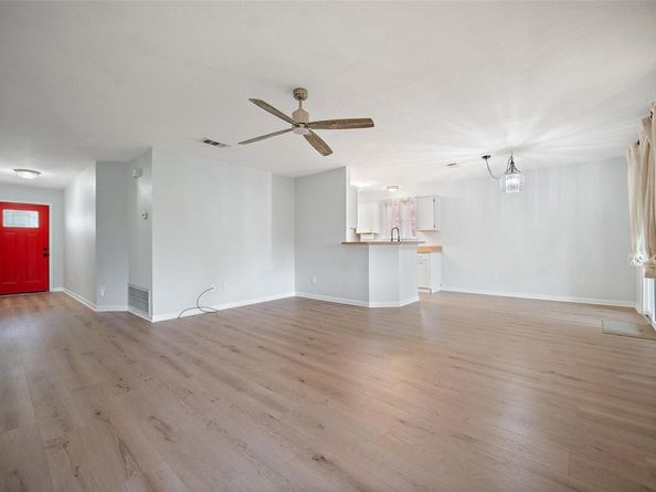 1009 Laurelleaf DR, Pflugerville TX 78660