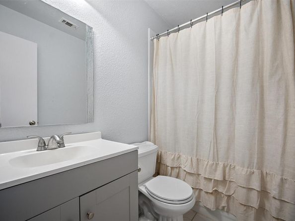 1009 Laurelleaf DR, Pflugerville TX 78660